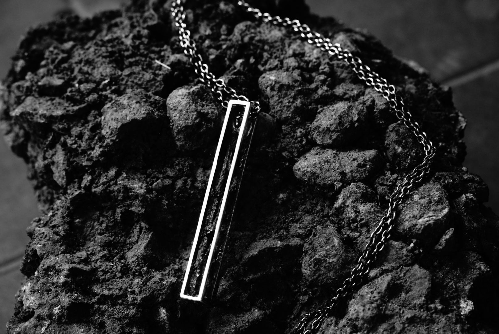 P-33 erosion - 75cm silver necklace