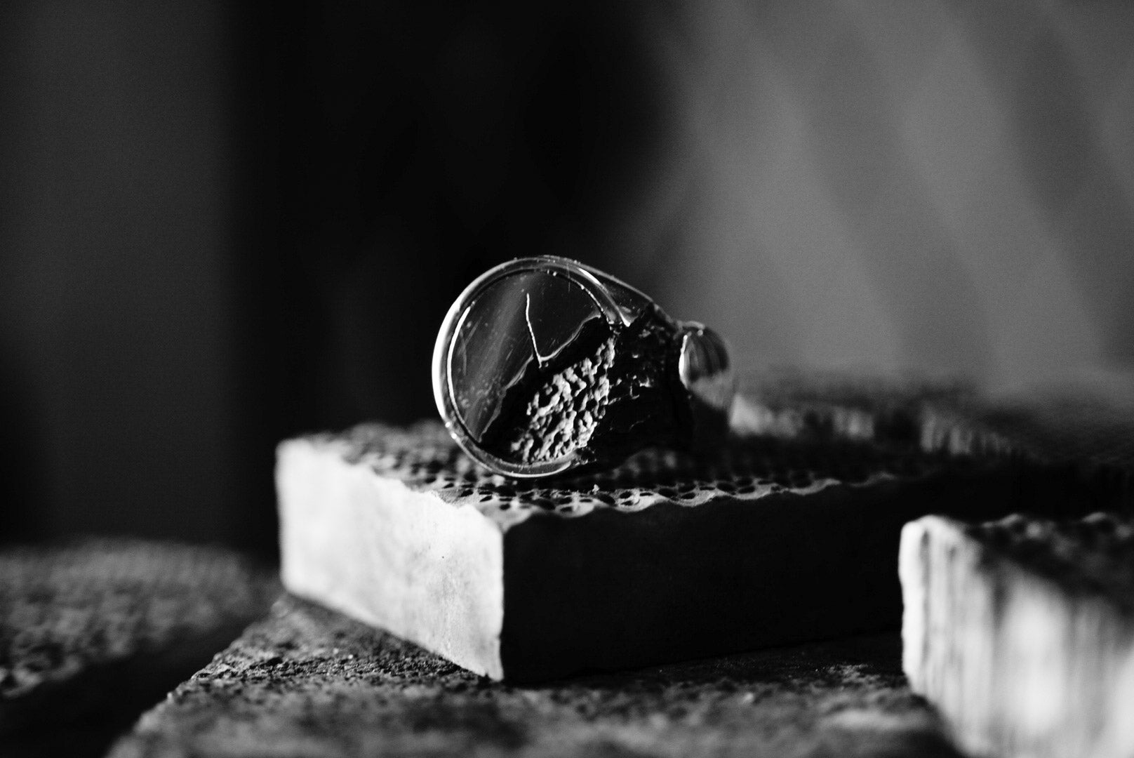 R-76 erosion - Round sterling silver signet ring