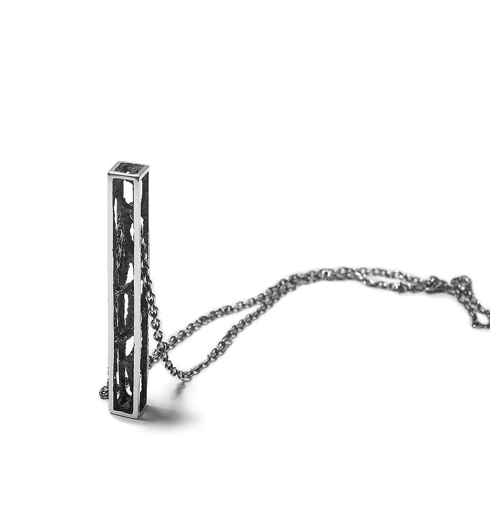 P-33 erosion - 75cm silver necklace