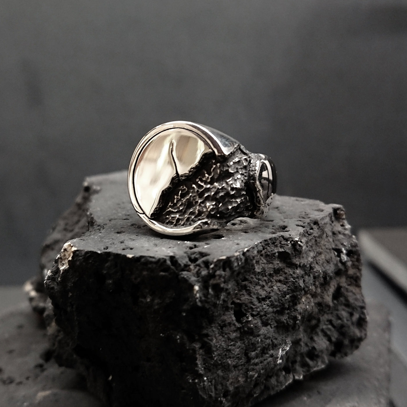 R-76 erosion - Round sterling silver signet ring