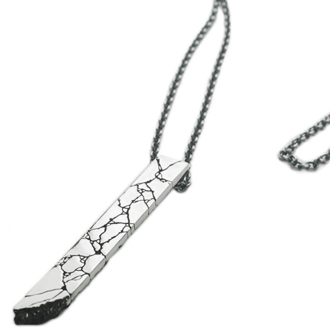 P-40 cracks - 75cm silver necklace